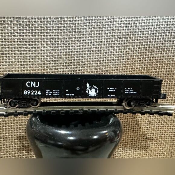 Atlas N Scale Train, Black Gondola Car 2403 - Picture 1 of 3